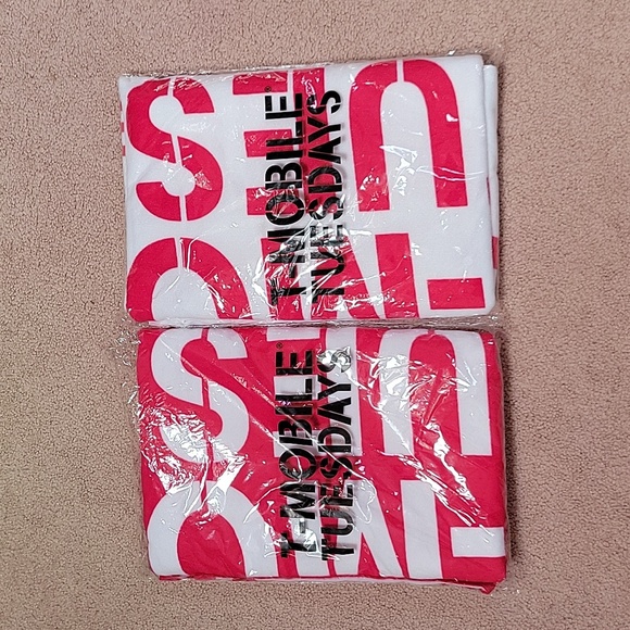 T-Mobile Beach Towels, Set of 2 - Picture 2 of 3